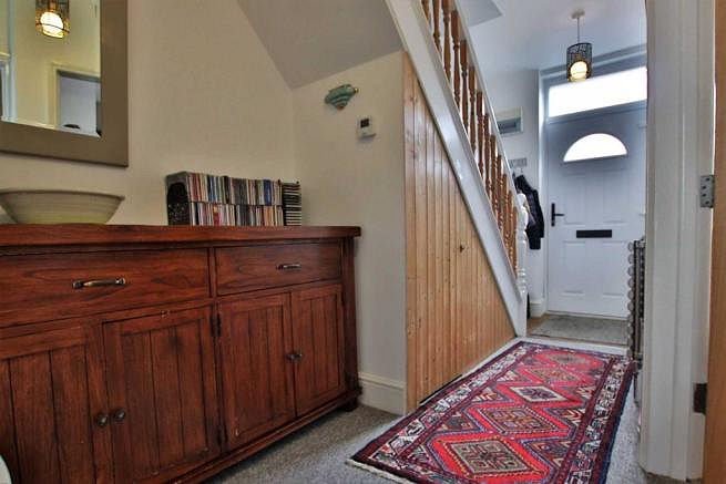 entrancehalllookingtowardfrontdoor.jpg